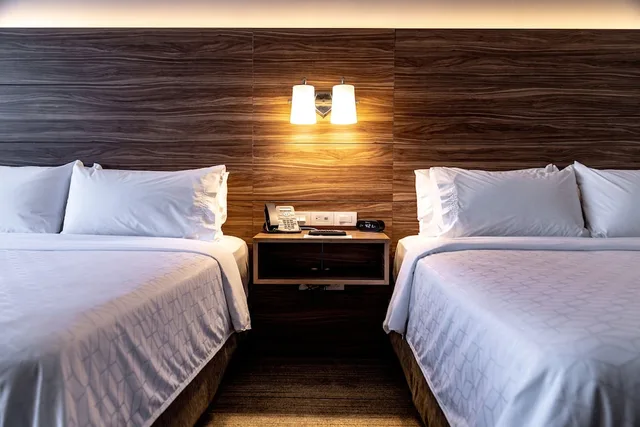 جناح بسريرين كوين مع أريكة، Holiday Inn Express And Suites Ensenada Centro 2/8
