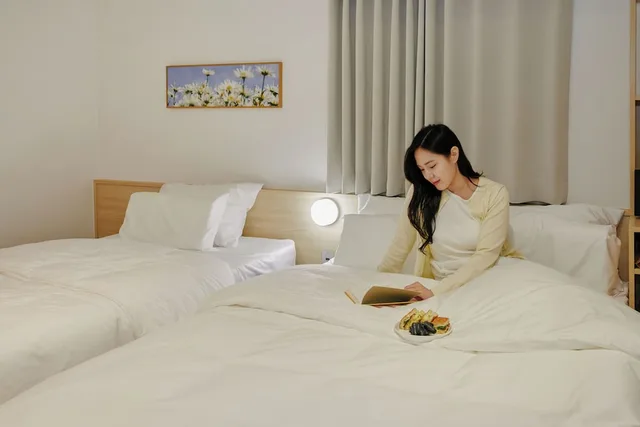 غرفة قياسية ثلاثية بسرير مزدوج وسرير فردي، Myeongdong Guesthouse Como 4/9