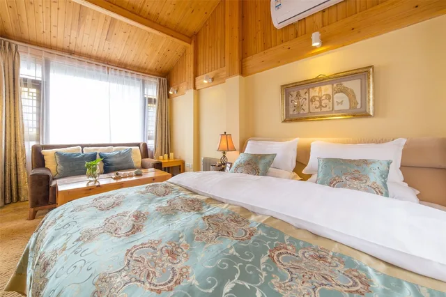 Deluxe, Suite, 2 King Beds, C'est La Vie Boutique Inn 1/6