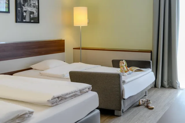 غرفة قياسية بسرير كينج وسرير كوين، Mercure Hotel Stuttgart Sindelfingen an der Messe 8/10