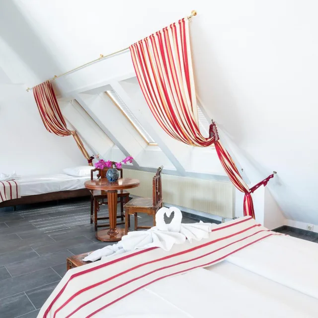 جناح، Hotel Astoria Am Urachplatz 1/10