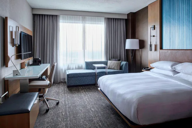 Room, Auburn Hills Marriott Pontiac 1/2