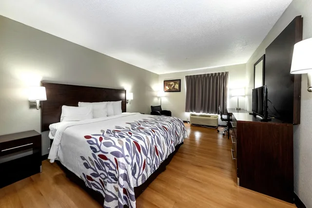 غرفة قياسية بسرير كينج لذوي الإعاقة، Red Roof Inn Atlanta Southeast 8/10