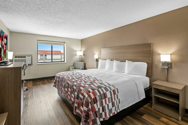غرفة سوبيريور بسرير كينج، Red Roof Inn Ames 2/6