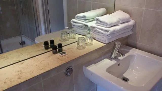 غرفة عائلية بسرير مزدوج وسرير فردي، Remont Oxford Hotel 6/6