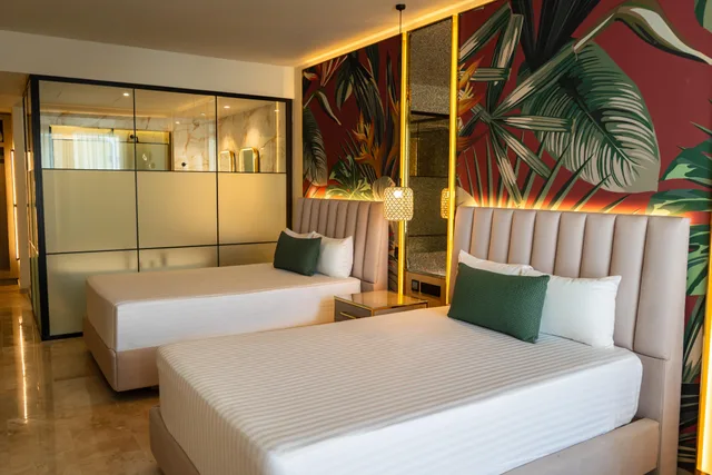 غرفة فاخرة ثلاثية بإطلالة على المسبح، Grand Riviera Princess 2/3