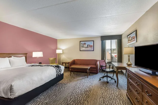 غرفة بسرير كينج، La Quinta Inn By Wyndham Binghamton Johnson City 1/7