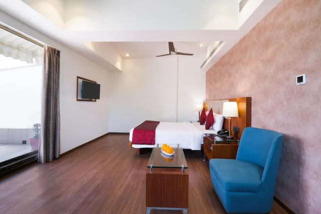 Suite, Double Bed, 7 APPLE HOTEL VIMANNAGAR, PUNE 3/3