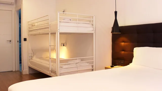 جناح عائلي بسرير كينج وسرير بطابقين، Woohoo Suites Madrid 3/4