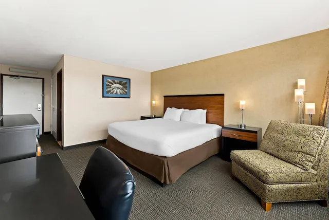 غرفة بسرير كينج لذوي الإعاقة، Quality Hotel Philadelphia Airport 1/5