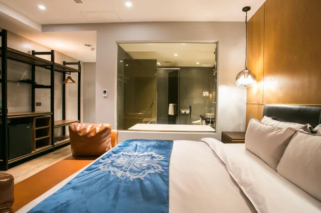 Economy, King Bed, No Window, Saint Art Hotel 1/2
