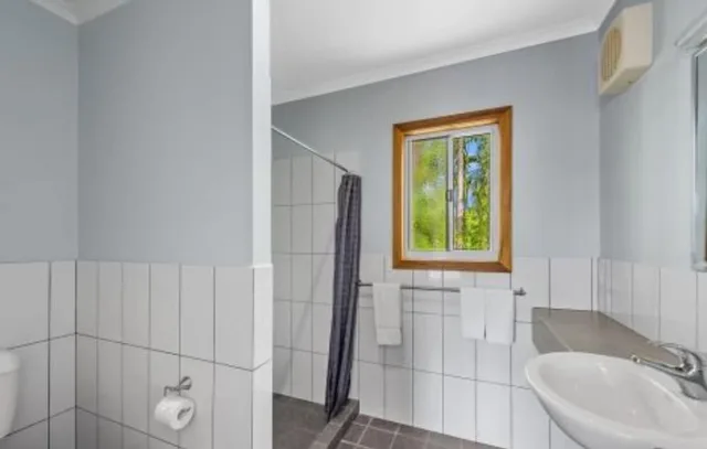 1 Bedroom, Elevated, Superior, Cabin, Queen Bed، Discovery Parks Katherine 1/2
