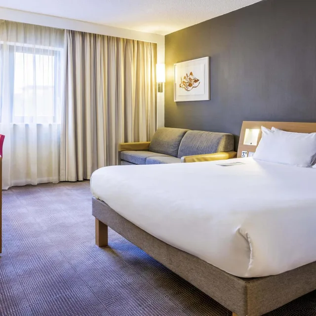 غرفة بسرير مزدوج مع أريكة، Novotel Southampton 1/9
