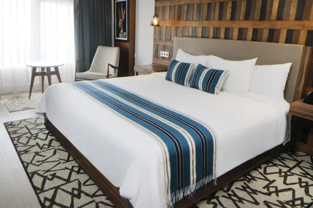 غرفة بسرير كوين، Hotel Indigo Guadalajara Expo, an IHG Hotel 3/8