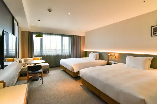 غرفة قياسية بسريرين كينج بإطلالة على المدينة في طابق مرتفع، Holiday Inn Taoyuan Airport by IHG 2/8