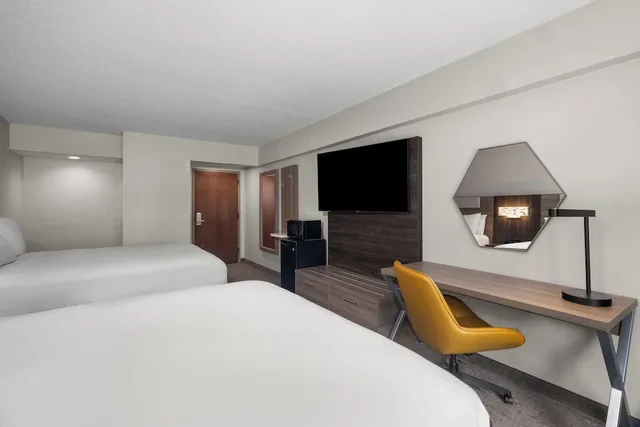 Standard, 2 Double Beds, Accessible, Holiday Inn Express Greenville 2/10