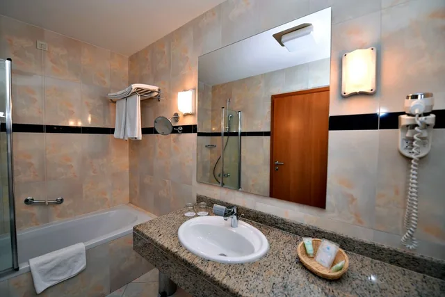 غرفة سوبيريور بسرير كينج بإطلالة على المتنزه بشرفة مع سرير إضافي، Family Hotel La Luna – All inclusive 6/8