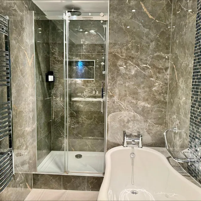 جناح سوبيريور، The Leonard Hotel 2/4