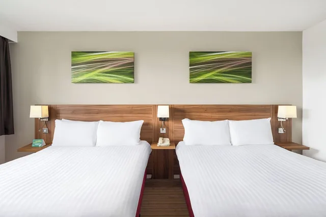 Standard, 2 Double Beds, Wharf View، Holiday Inn Lincoln 1/9