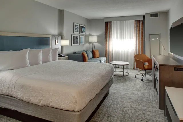 غرفة بسرير مزدوج، Hampton Inn Suites Miami Airport South Blue Lagoon 1/4