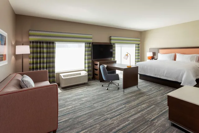 Suite, King Bed, Sofa, Accessible, Hampton Inn Eden Prairie Minneapolis Mn 2/7
