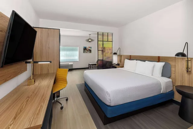 جناح بسرير كينج لذوي الإعاقة، La Quinta Inn & Suites by Wyndham El Paso East Loop-375 2/6