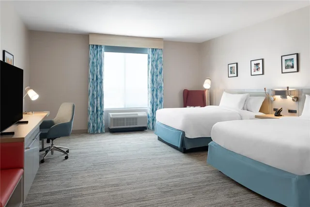 غرفة بسريرين كوين بحوض استحمام لذوي الإعاقة، Hilton Garden Inn Austin Central 2/2