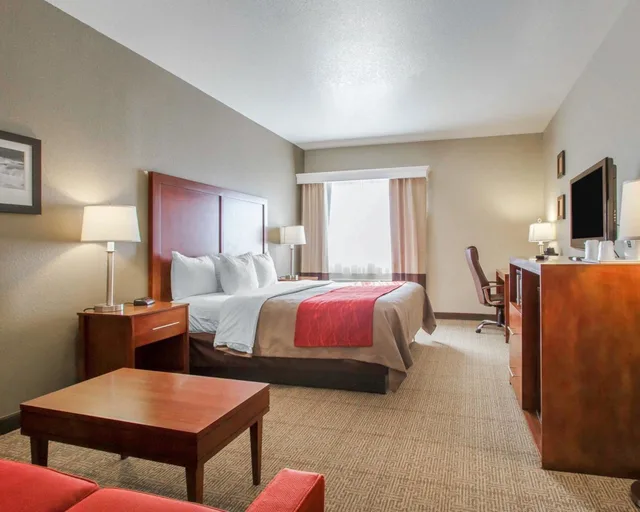 Suite, Comfort Inn Bolivar, MO 2/4