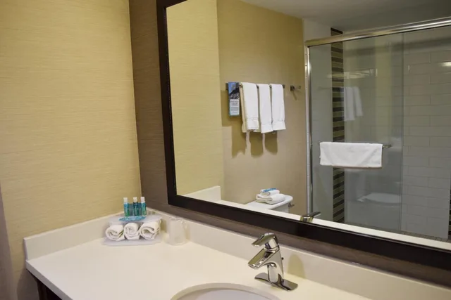 جناح مع أريكة لذوي الإعاقة، HOLIDAY INN EXPRESS GOLDEN KICKING HORSE 4/5