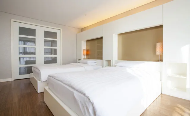 غرفة ديلوكس عائلية بسرير كوين وسرير فردي، Sunset Hotel 7/10