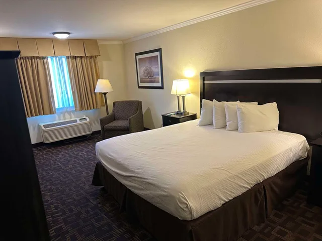 غرفة بسرير كينج، Best Western Plus Inn Of Hayward 2/8