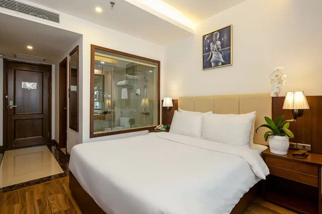 Deluxe, Queen Bed, Luxtery Hotel 3/8