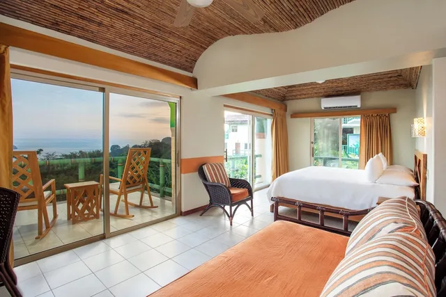 جناح شهر العسل بسرير كينج بإطلالة على البحر بحوض استحمام، Si Como No Resort Spa and Wildlife Refuge 2/3