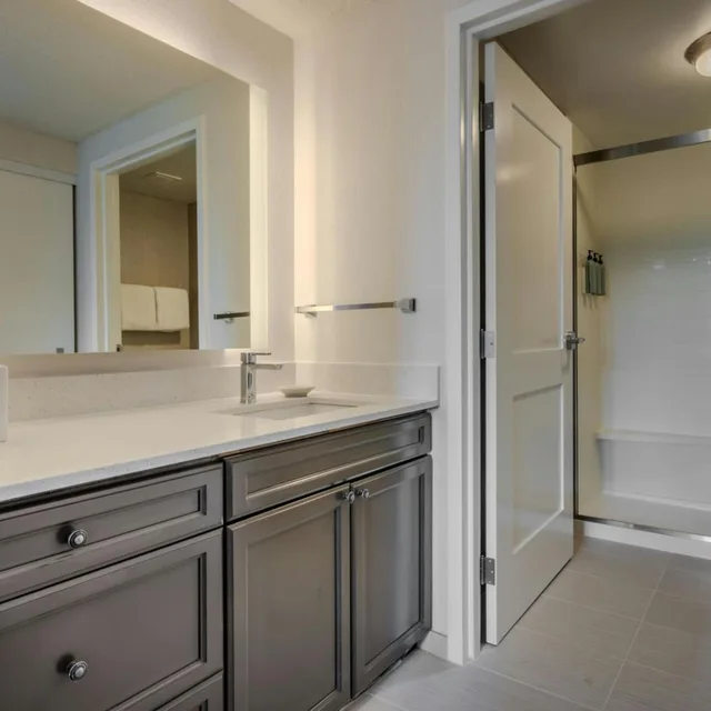 2 Bedrooms, Space, Suite, 2 Queen Beds, Sofa, Living Area, Kitchen، Residence Inn By Marriott Chesapeake Greenbrier 7/10