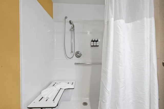غرفة بسرير كوين، River Inn at Seaside 6/6
