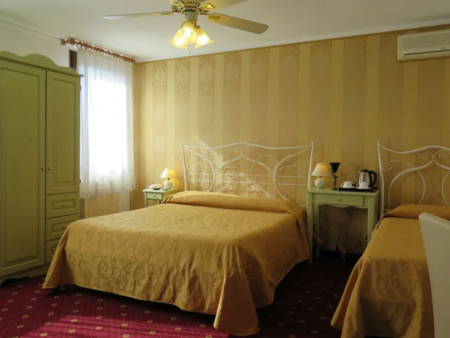 غرفة سوبيريور ثلاثية بسرير كوين وسرير فردي، Hotel Al Soffiador 1/10