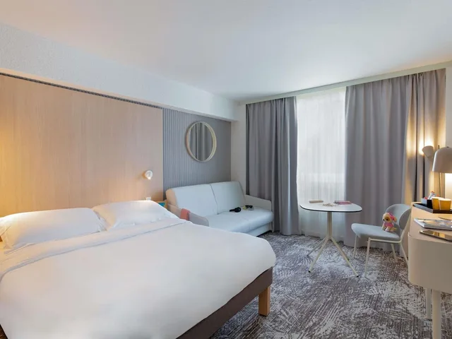 غرفة كلاسيكية بسرير مزدوج مع أريكة، Hotel Novotel Aix En Provence Pont De L'arc Fenouilleres 2/10