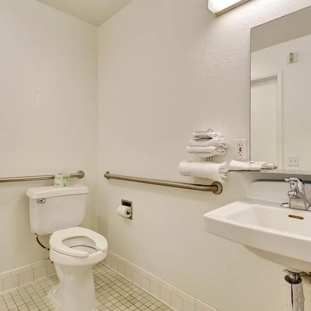 غرفة بسرير كينج لذوي الإعاقة، Motel6 Santa Rosa - South 4/4