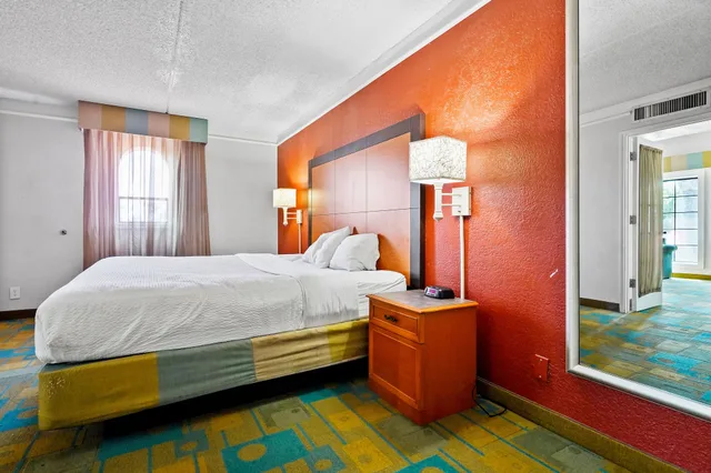 غرفة بسرير كينج، La Quinta Inn by Wyndham Costa Mesa / Newport Beach 10/10