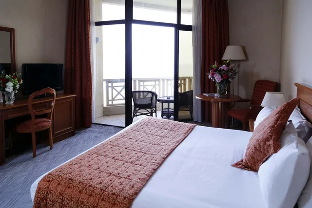 غرفة ديلوكس بإطلالة على البحر مفردة بسرير فردي، Bayview Hotel, Beirut 4/9