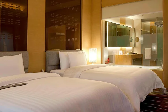 غرفة ديلوكس بسريرين منفصلين، Le Meridien 8/10