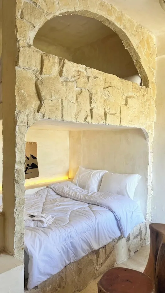 غرفة عائلية بسريرين كينج وسرير بطابقين بإطلالة على المدينة، 3 Pyramids View Inn 3/9
