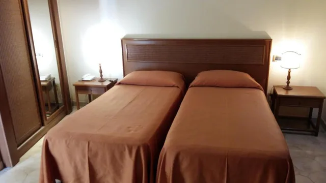 غرفة بسرير مزدوج أو سريرين منفصلين بشرفة بإطلالة، Villa Bianca Resort 2/2