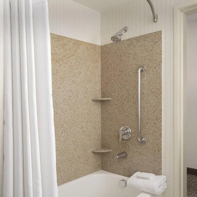 غرفة كبيرة بسرير كوين بإطلالة على الجبل، Courtyard Tacoma Downtown 5/7