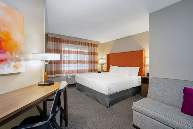 غرفة تنفيذية بسرير كينج لذوي الإعاقة، La Quinta Inn And Suites By Wyndham Seattle Federal Way 1/3