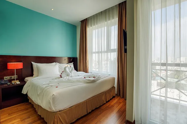 غرفة ديلوكس بسرير مزدوج بإطلالة على المدينة بشرفة، Sofia Suite Hotel Danang 3/8