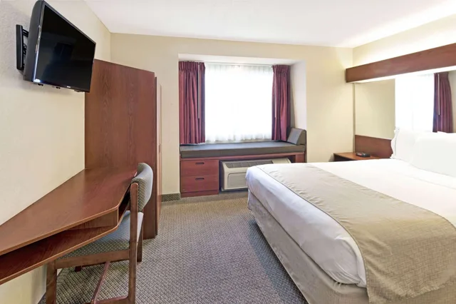 غرفة قياسية بسرير كوين، Microtel Inn And Suites By Wyndham Jasper 1/2