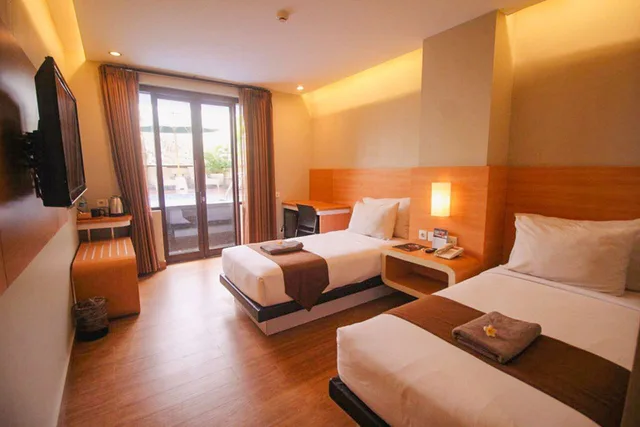 غرفة ديلوكس بإطلالة على المسبح، Kuta Majesty Hotel 1/3