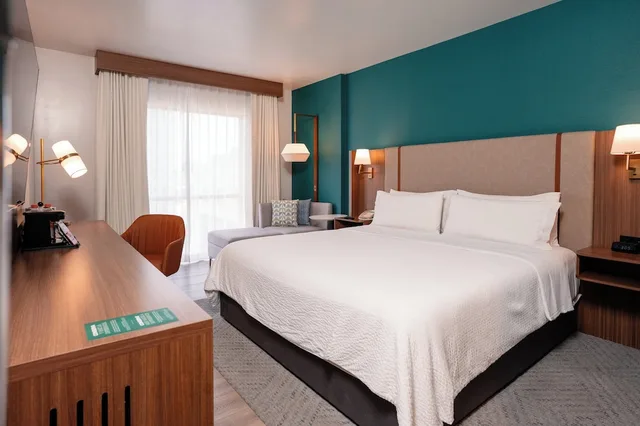 غرفة قياسية بسرير كينج، Holiday Inn Guadalajara Patria-Universidad 6/9