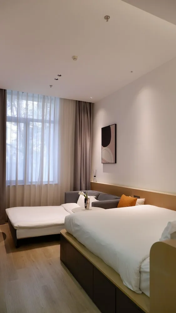 غرفة تنفيذية ثلاثية بسرير كوين مع أريكة، base-Sanlitun Serviced Apartment 2/10